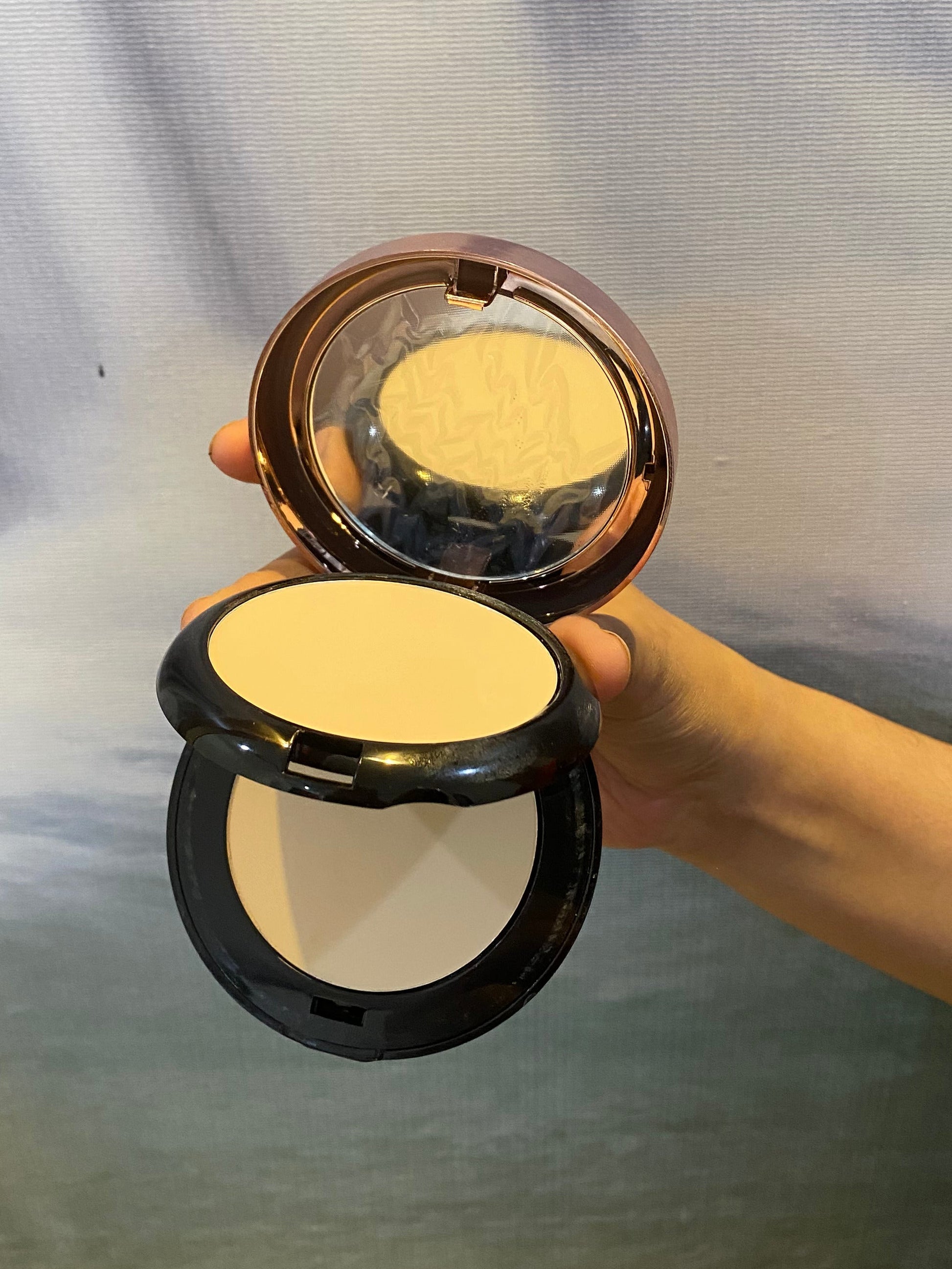 Milena Face Powder SPF 30 compact – front view.

Milena Face Powder SPF 30 shade swatches & sponge.

Applying Milena Face Powder SPF 30 — smooth matte finish.