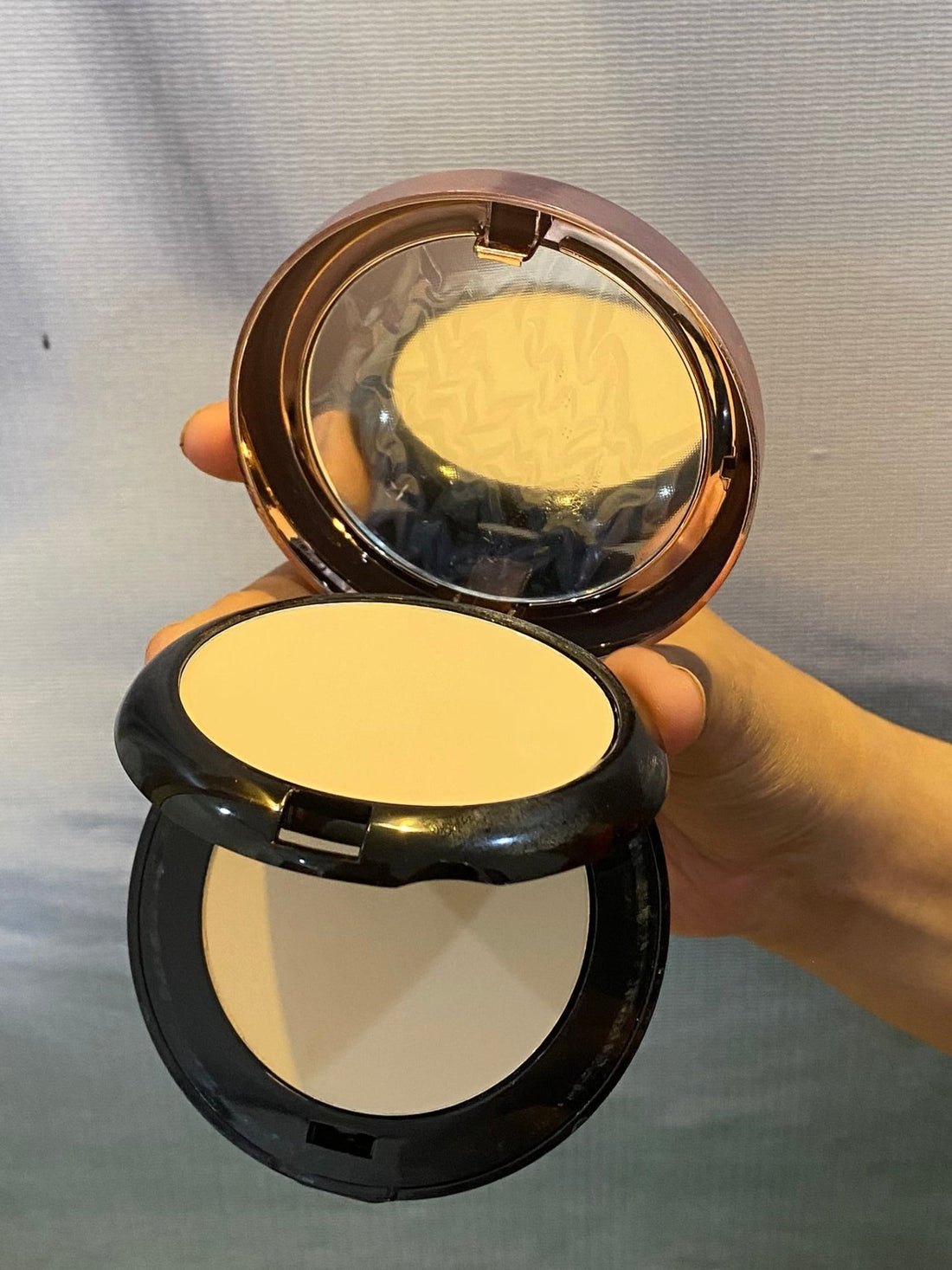 Klehitne 2 - in - 1 Compact Powder Foundation with Mirror – Long - Lasting Matte Finish - Zayluxe Care